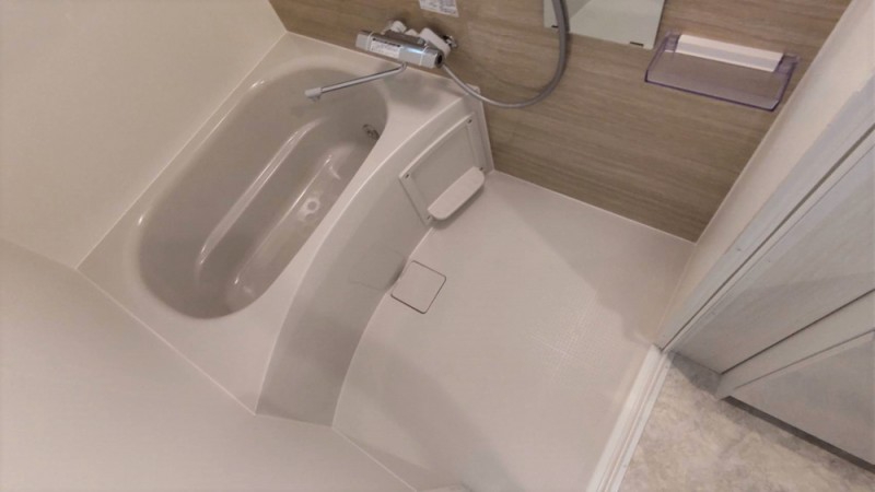 バス・シャワールーム　バストイレ別なのでお風呂でゆっくりでき．．．