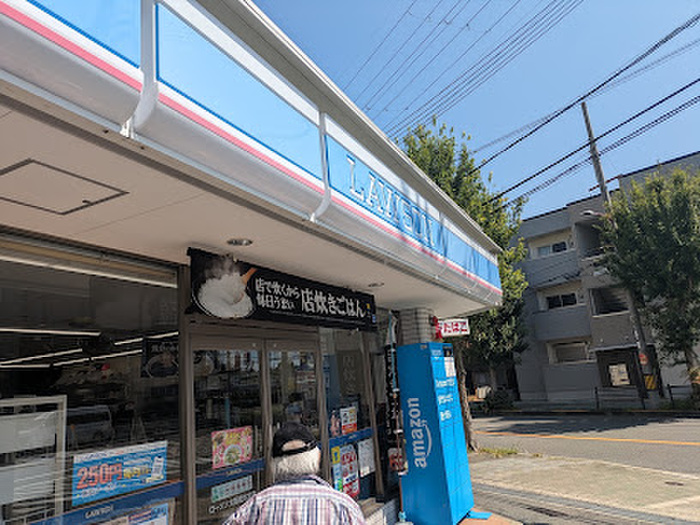 コンビニ　ローソン 大阪経大北店（コンビニ）まで180m