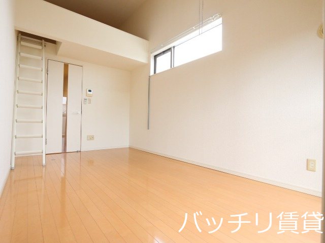 居室・リビング　同型タイプの為、現状を優先いたします。