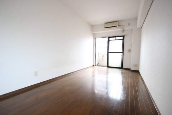 居室・リビング　※別部屋の写真です