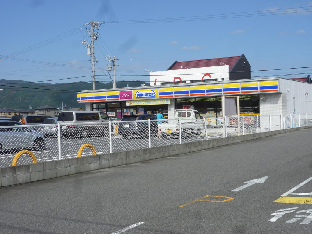 コンビニ　ミニストップ上野平野店（コンビニ）まで462m