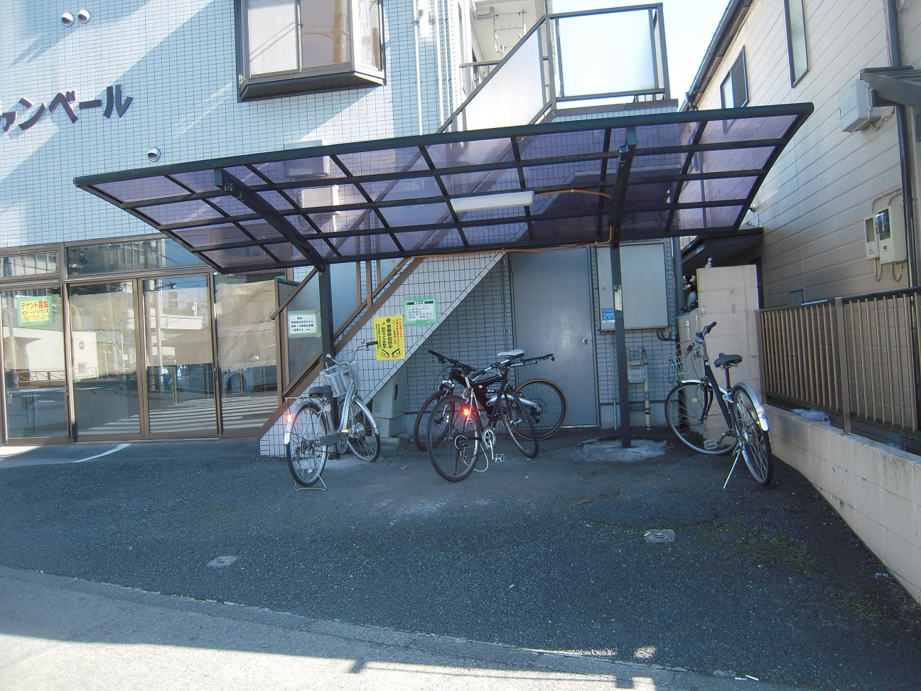 その他　原付バイクも置けます♪
