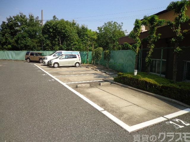 駐車場　青空ですがあります。