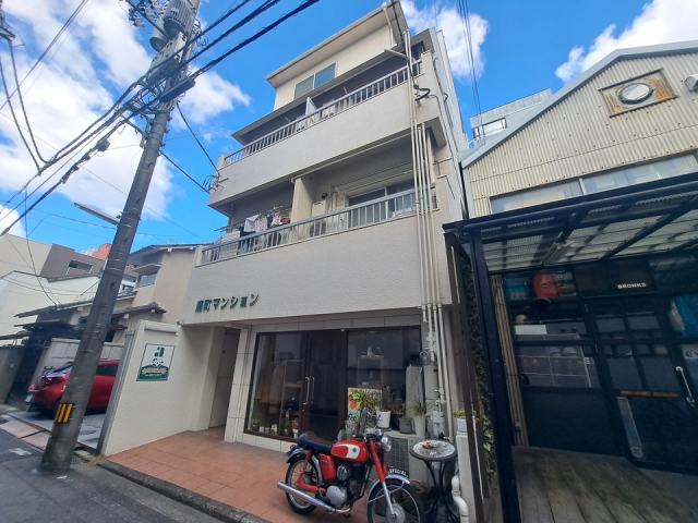 松山市湊町のマンションの建物外観