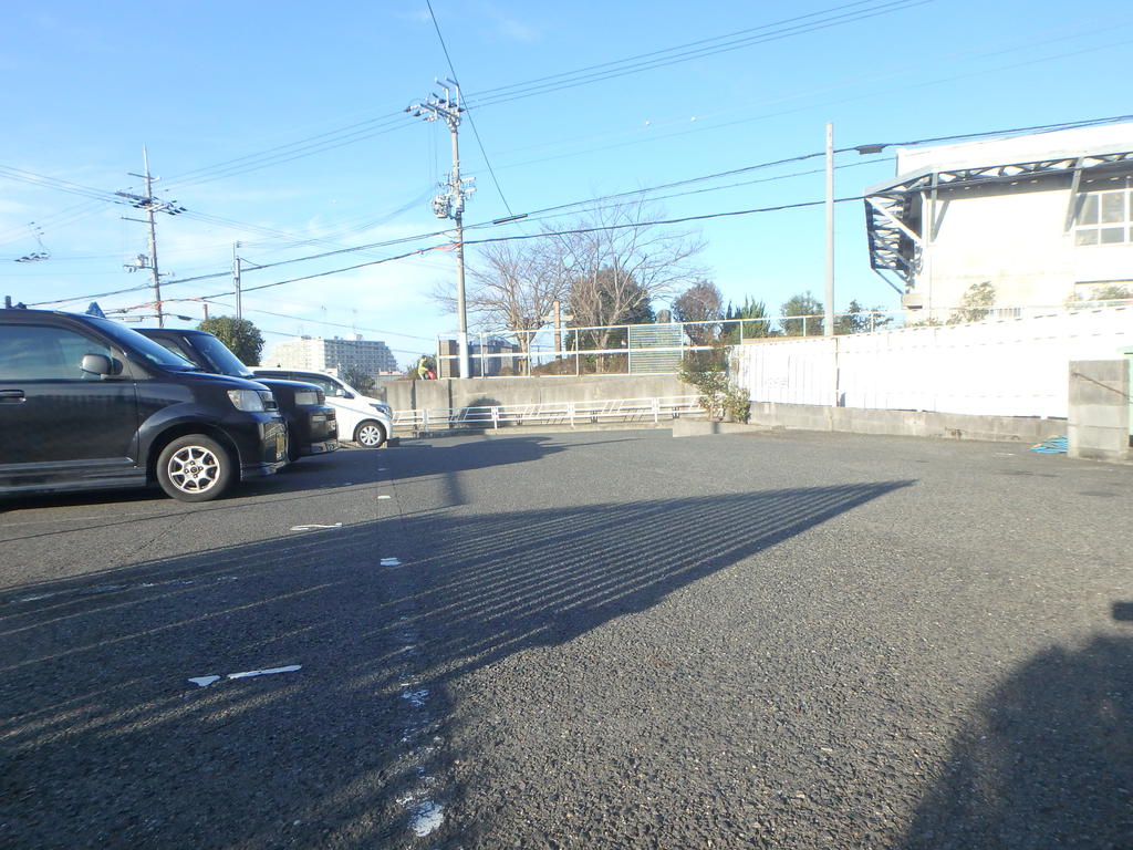 【泉南市新家のアパートの駐車場】