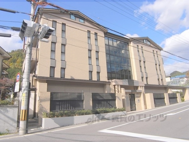 京都市左京区静市野中町のマンションの建物外観