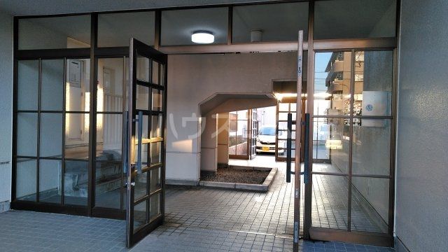 【豊橋市花中町のマンションのエントランス】