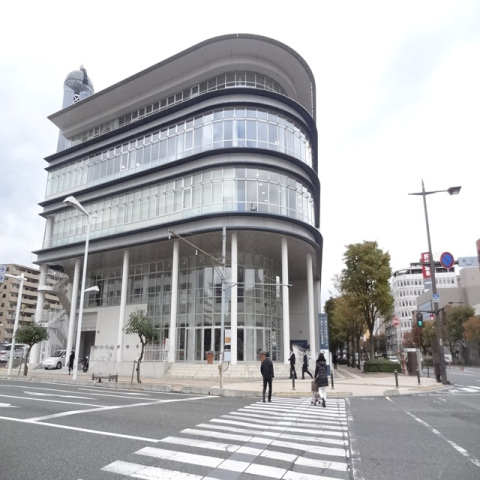 【下関市岬之町のマンションの図書館】