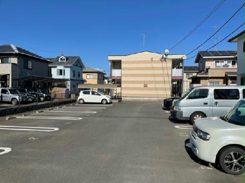 【レオパレスアルシオネの駐車場】