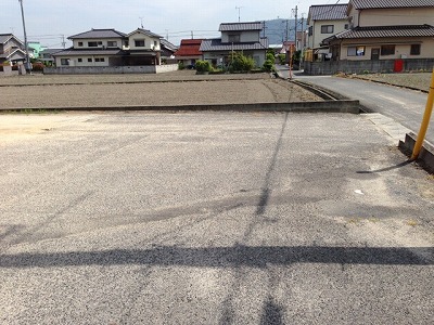 【福山市駅家町大字万能倉のアパートの駐車場】