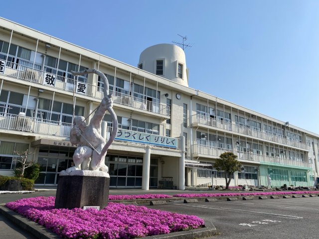 【ムーンシティの中学校】