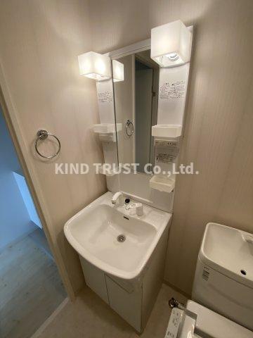 洗面設備　明るい洗面所です