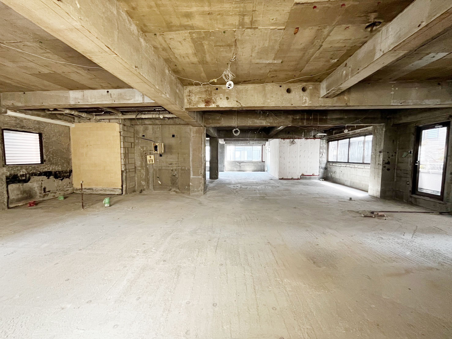 その他　室内は、窓が多く明るく開放的です。