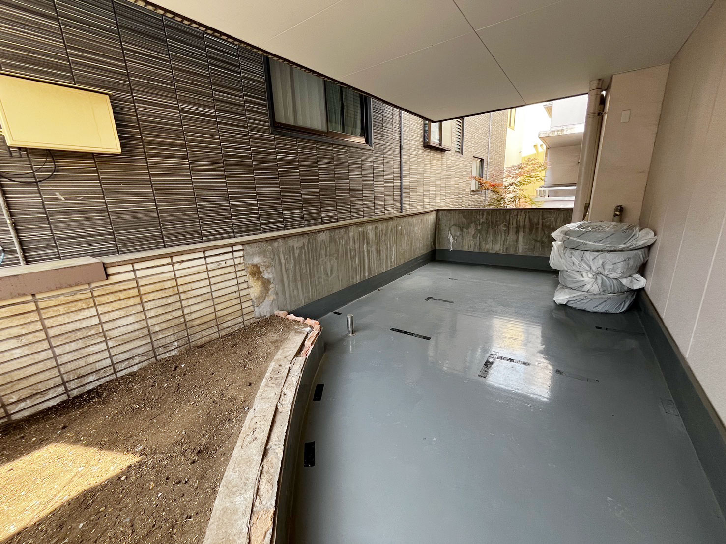 バルコニー　植物など置けるバルコニーあり。