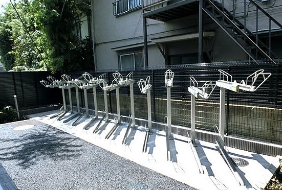 庭　家具家電が付いております。