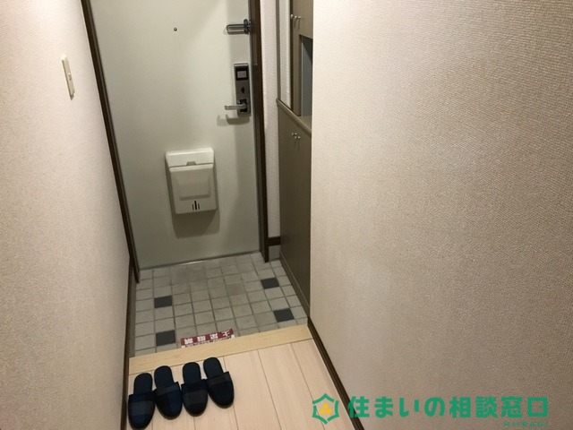 【岡崎市北野町のアパートの玄関】