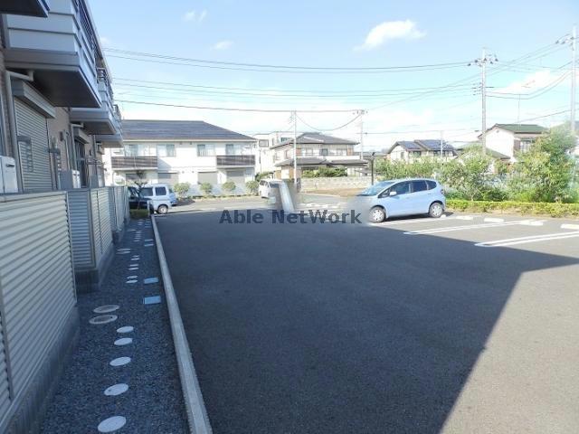 【下都賀郡野木町大字丸林のアパートの駐車場】