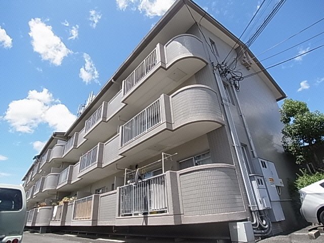 【大和高田市甘田町のマンションの建物外観】