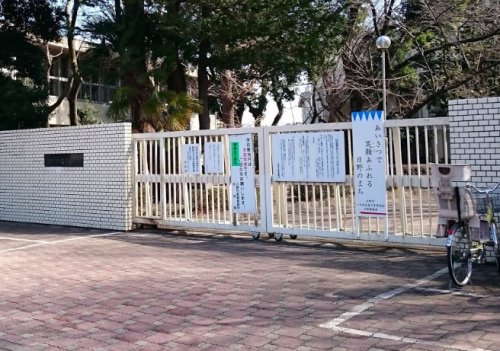 【メゾンアルピナの小学校】