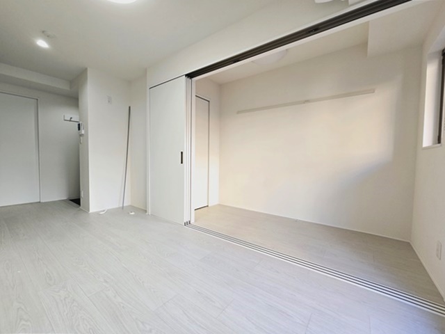 b’CASA武蔵小杉IIIの居間写真