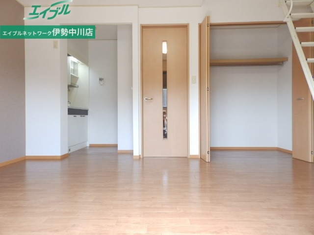 居室・リビング　別部屋参考写真です