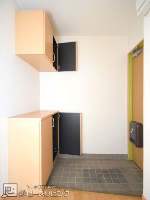 玄関　※同間取りの別室写真になります。