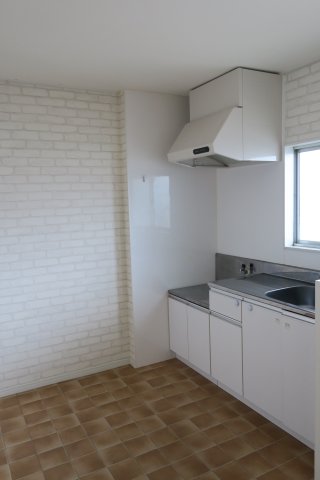 キッチン　キッチンもアクセントクロスがあり気分が上がります♪