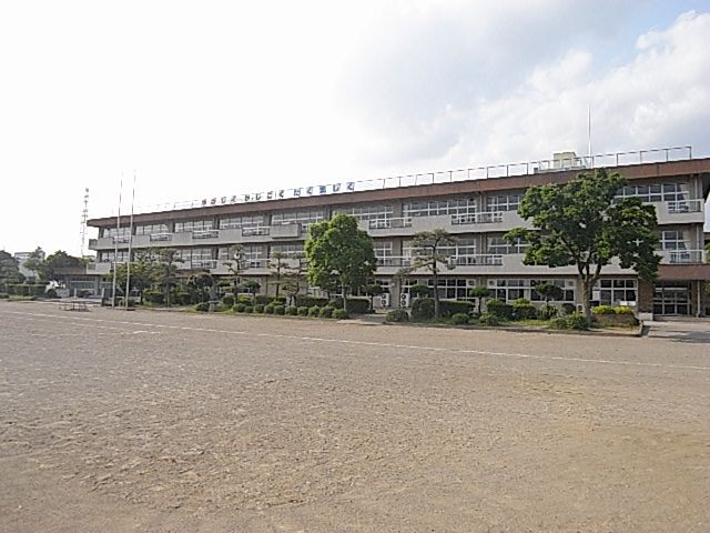 小学校　小山市立小山城東小学校（小学校）まで690m