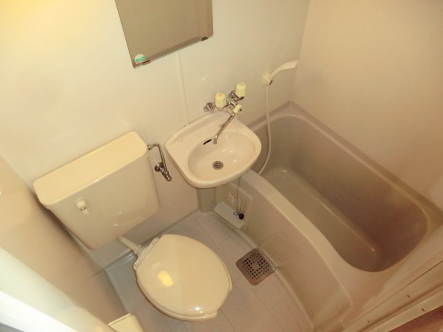 バス・シャワールーム　シンプルで機能的なユニットバスです