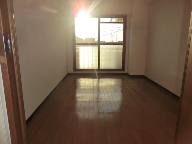 居室・リビング　エアコン付きで快適に過ごせます