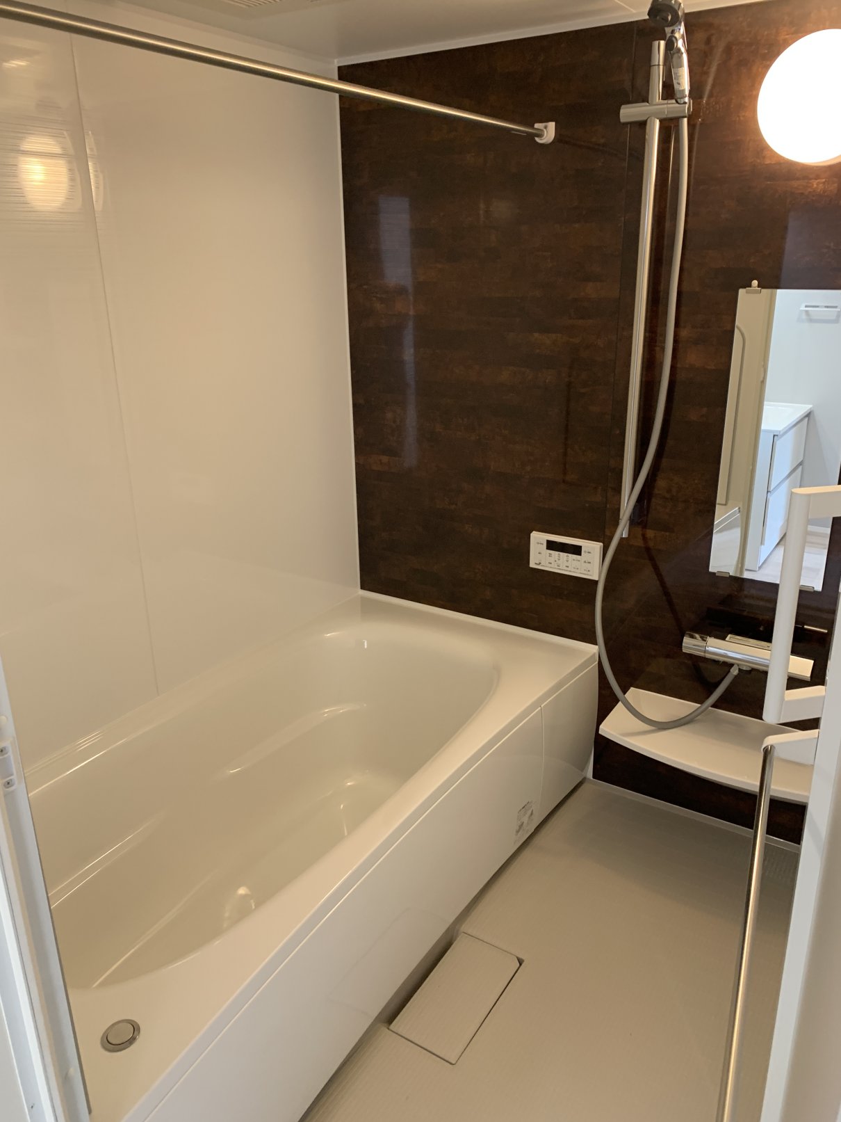 バス・シャワールーム　イメージ写真　1坪タイプのお風呂　浴室換気乾燥機付