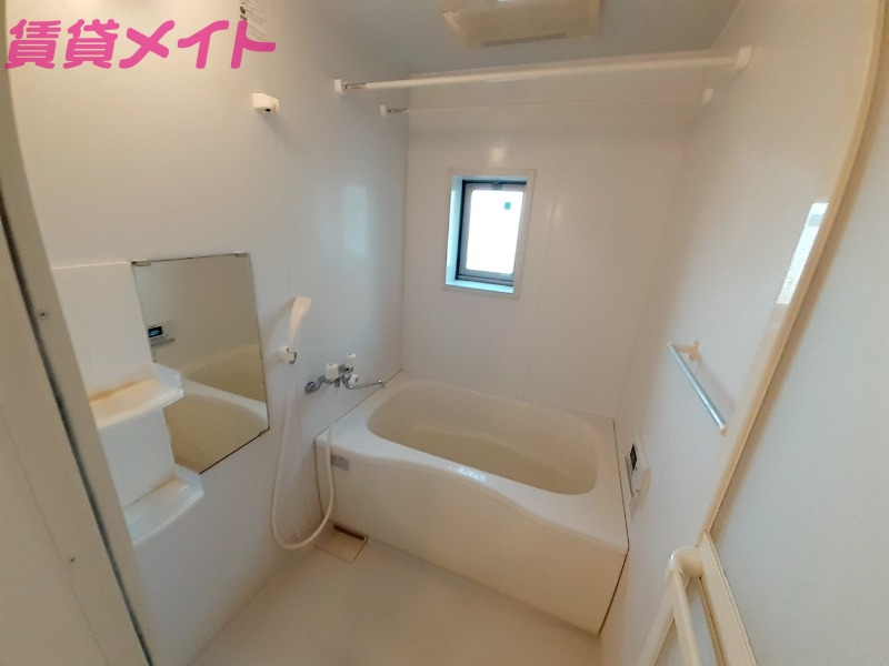 バス・シャワールーム　同物件、別部屋写真