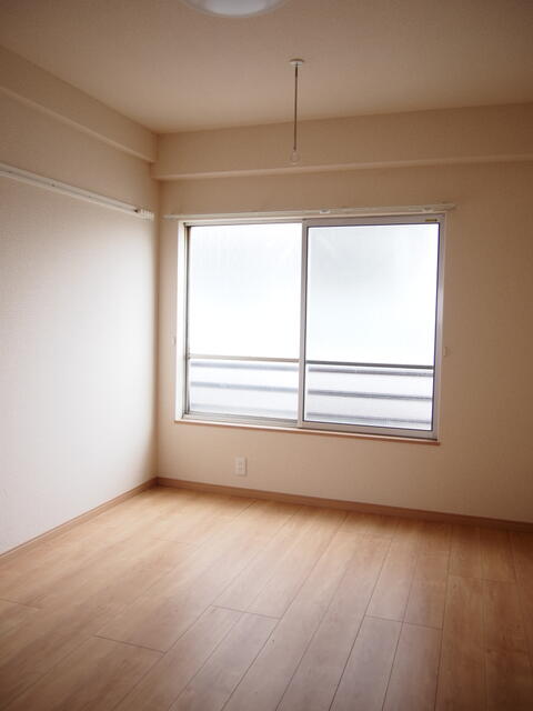 居室・リビング　明るい居室