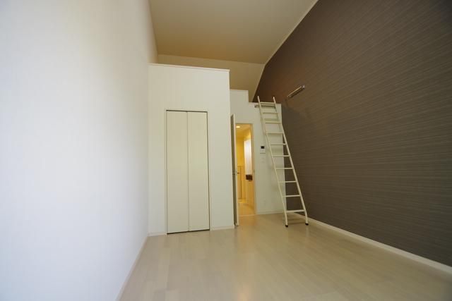 居室・リビング　★天井の高い洋室★