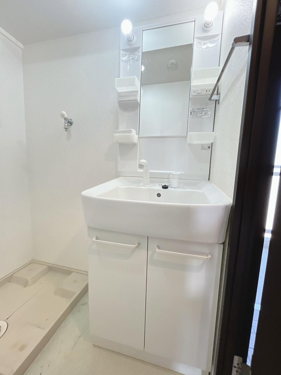 洗面設備　シャンプードレッサー＆洗濯機置場