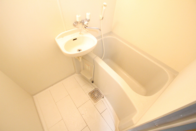 バス・シャワールーム　※別室の参考写真です