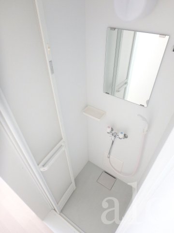 バス・シャワールーム　すっきりとしたシャワールームです