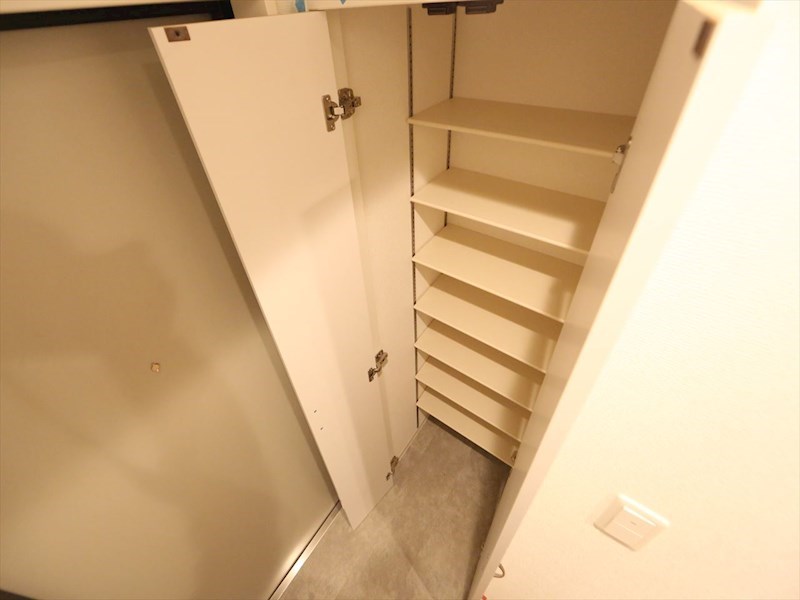 玄関　玄関　シューズボックス付（収納充実してます）