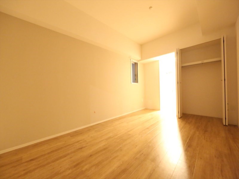 居室・リビング　洋室9.4帖　クローゼット付（収納充実してます）