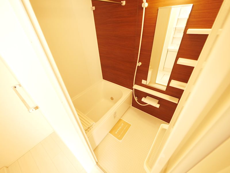 バス・シャワールーム　追焚き給湯、シャワー