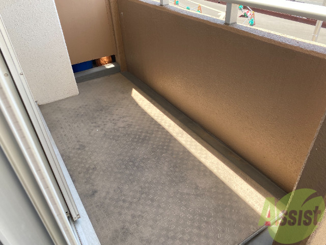 バルコニー　バルコニーは幅があり、広い印象を受けました。