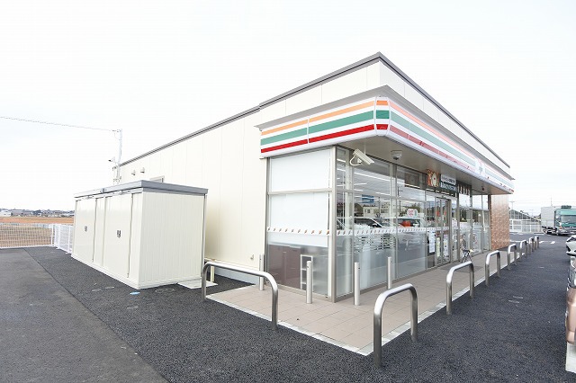 コンビニ　セブンイレブン（コンビニ）まで1026m