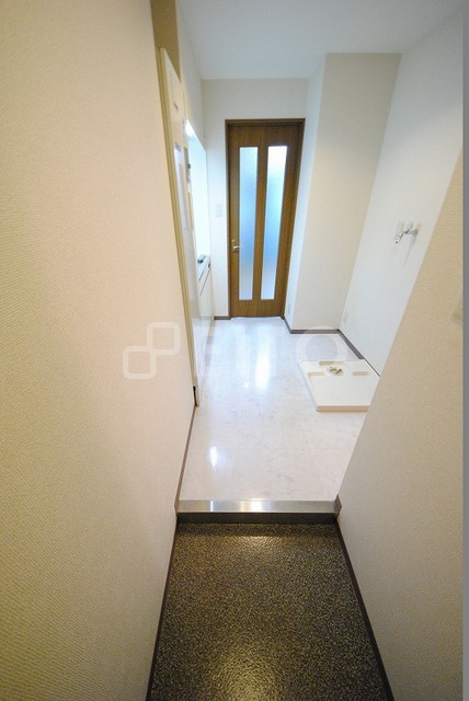 玄関　写真は１０２号室