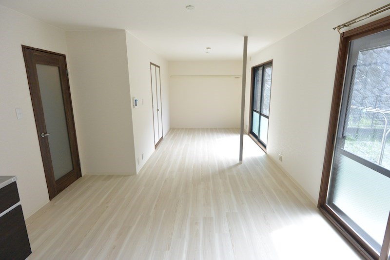 居室・リビング　フローリング仕上げ