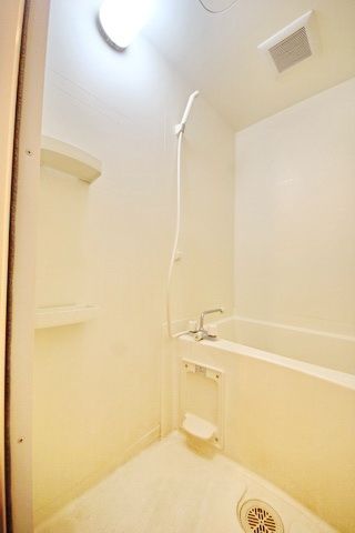 バス・シャワールーム　同物件別部屋写真