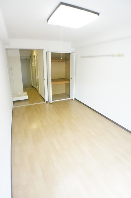 居室・リビング　２１７号室のお部屋の写真を使用しております。