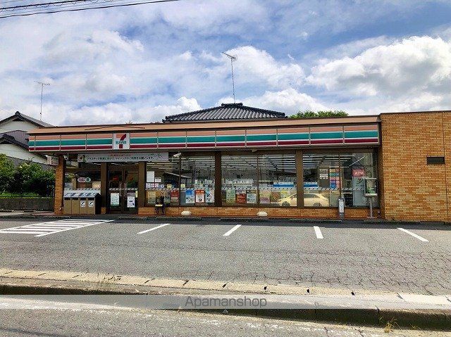 コンビニ　セブンイレブン（コンビニ）まで618m