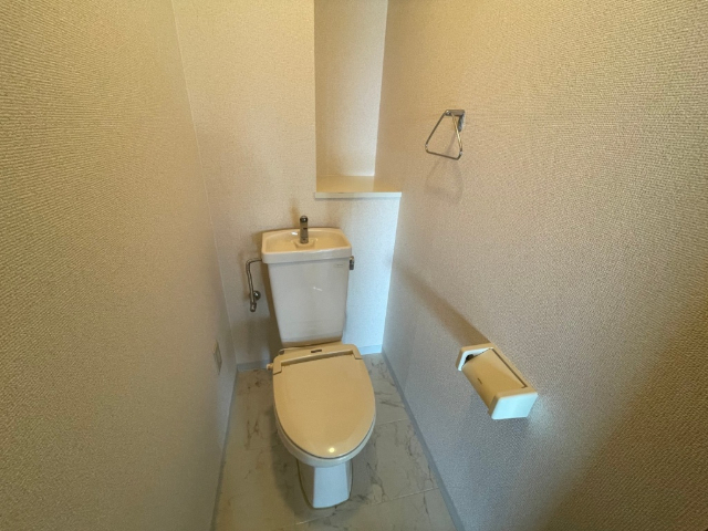 トイレ　別号室の写真です。