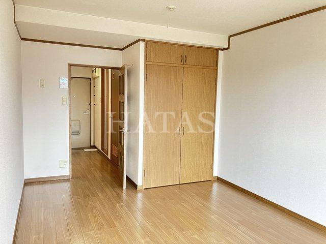 居室・リビング　同物件別部屋