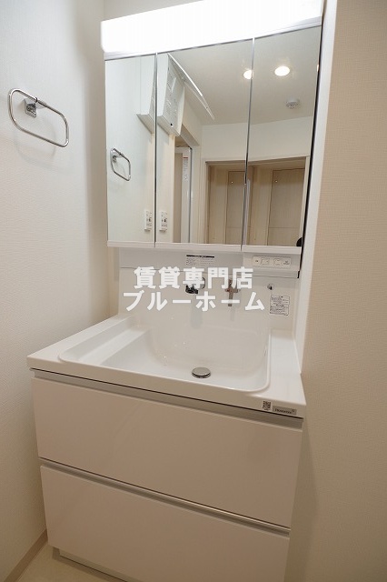 洗面設備　三面鏡独立洗面台あります！